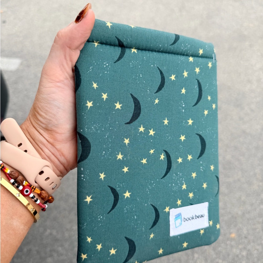 Book Beau Green Star and Moon e reader Sleeve